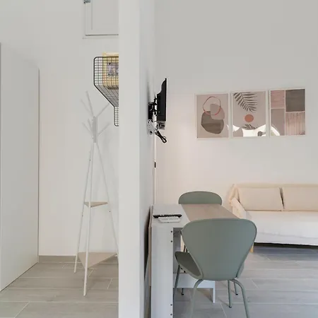 Apartment Guesthost - Patio Varesina Mailand