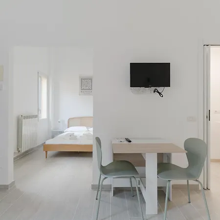 Apartment Guesthost - Patio Varesina