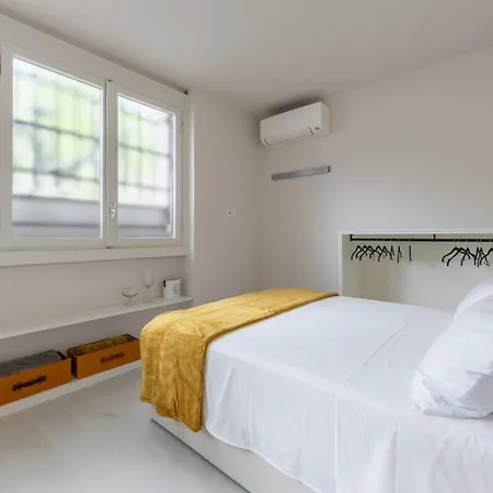 Daire The South, Center, Arco Della Pace