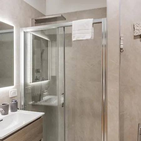 Regina24 Luxury - Elegante A Porta Venezia, 5 Min Dalla Metro * Milánó