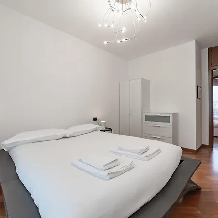דירה 10 Minutes From Bocconi, Elegance And Comfort *