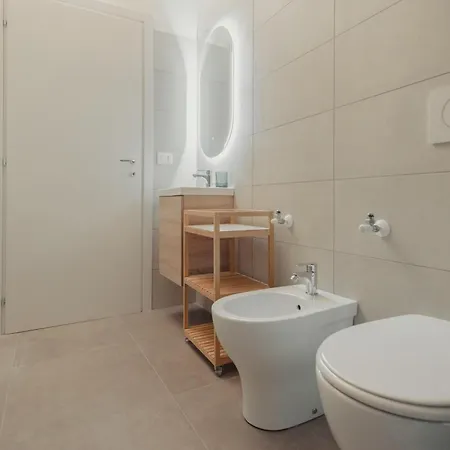 Gohost - The Corridor Near The Station * Milán