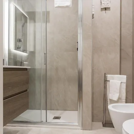 Regina24 Luxury - Elegante A Porta Venezia, 5 Min Dalla Metro * Milánó