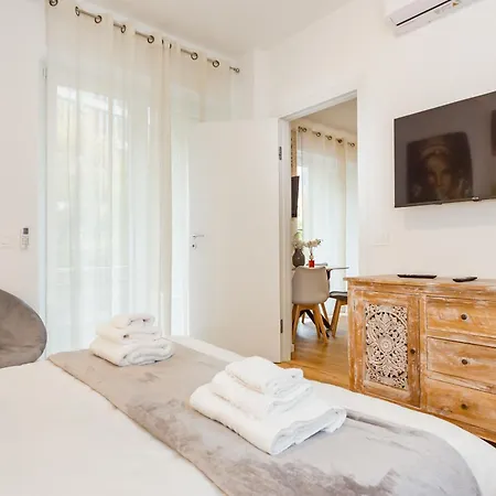 Regina24 Luxury - Elegante A Porta Venezia, 5 Min Dalla Metro Apartman