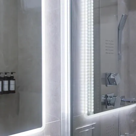 Regina24 Luxury - Elegante A Porta Venezia, 5 Min Dalla Metro Apartman