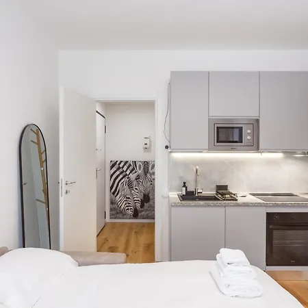 Regina24 Luxury - Elegante A Porta Venezia, 5 Min Dalla Metro *