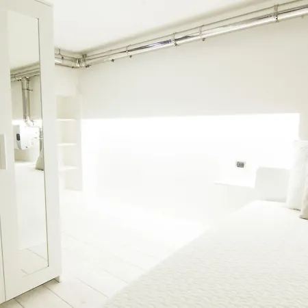 Alessia's Flat - Mac Mahon *