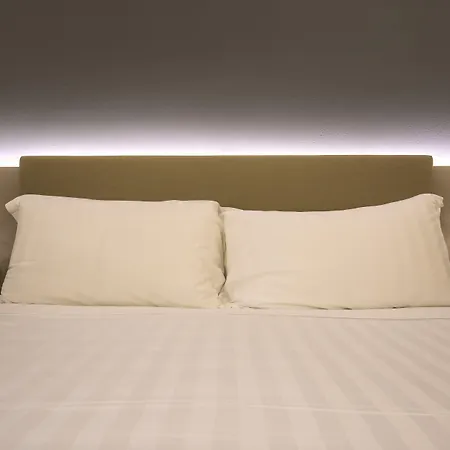 Отель 43 Station Милан