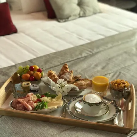 Conti Bed & Breakfast 4*