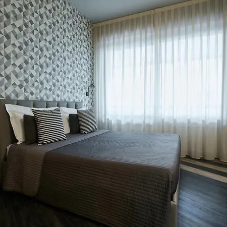 15 كوينديتشي باي سيرينديبيتي روومز 4* ميلان