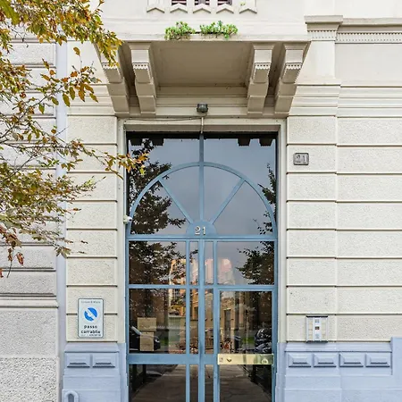 Prada's Nest - Modern Design And Close To Metro