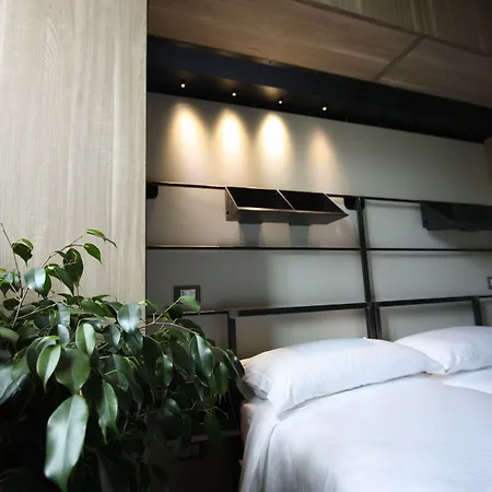 Hotel Versoverde Alzaia Naviglio Grande Milaan