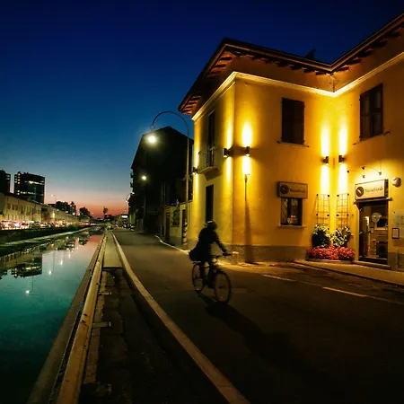 Versoverde Alzaia Naviglio Grande ميلان