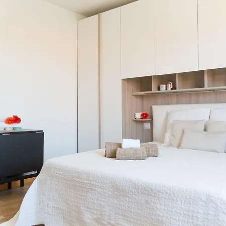 Daire Alessia's Flat - Sarpi 2 Milano