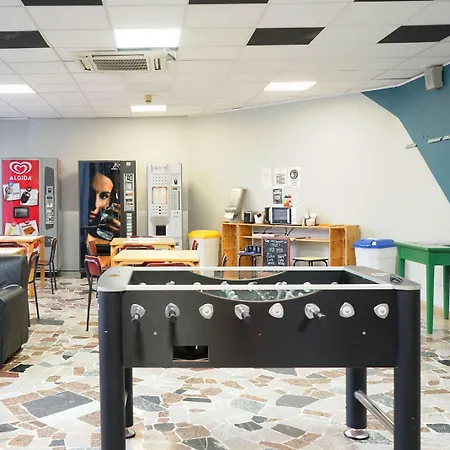 Aig Piero Rotta Hostel Mailand