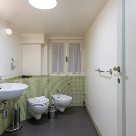 I Host - Lamarmora 3a * Milano