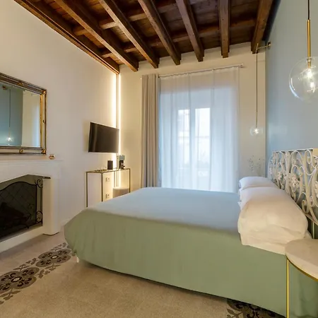 Younique Boutique Milán