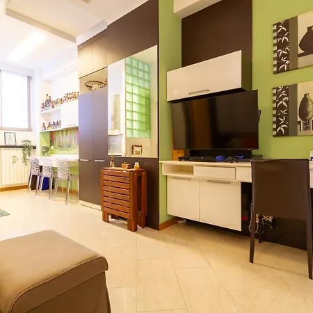 Modern And Cozy In Darsena Area Milánó