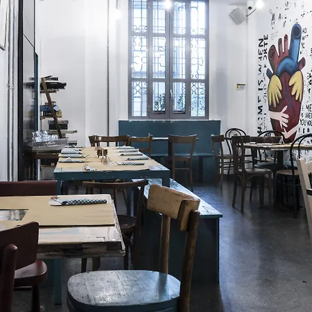 אכסניה Madama & Bistrot *