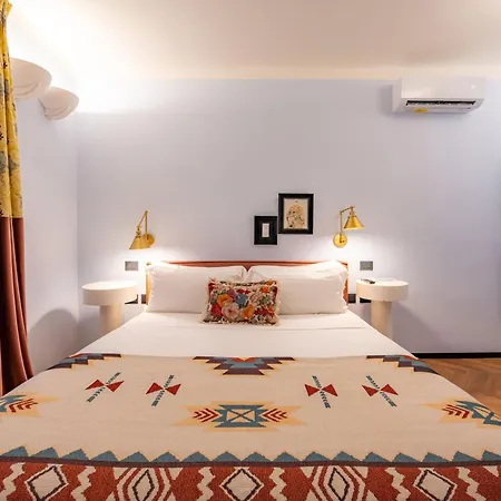 V-collection Solferino * Milan