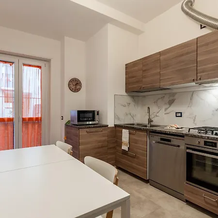 K-rooms - Station By Innstay بيت ضيافة ميلان