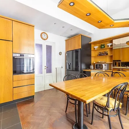 La Casa Dei Dieci - Stazione Apartman *