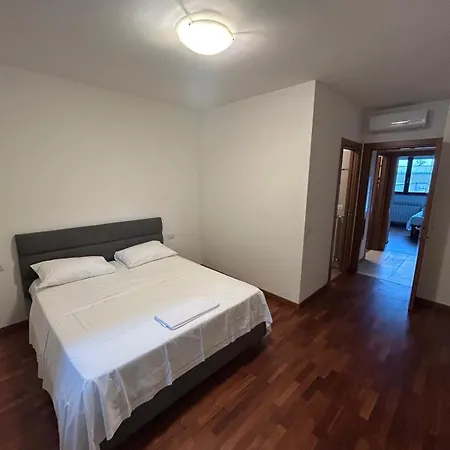 Jenner Apartment Mailand