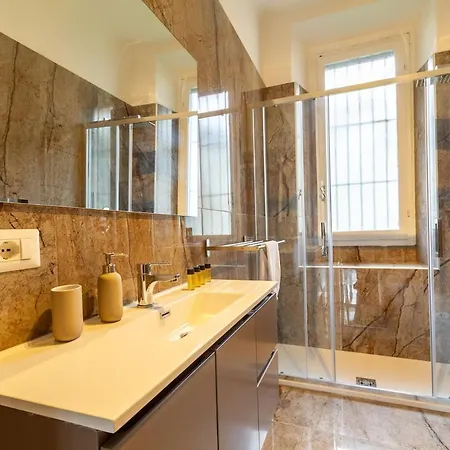 Апартаменты Shopping District -200 Mq - 8 People