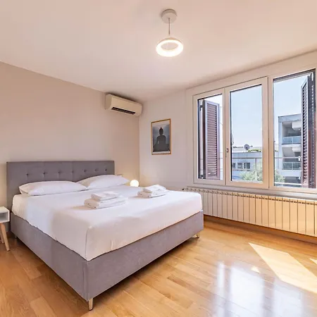 10' Navigli, Penthouse With Panoramic View Lägenhet Milano