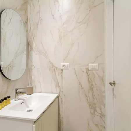 Апартаменты Shopping District -200 Mq - 8 People *