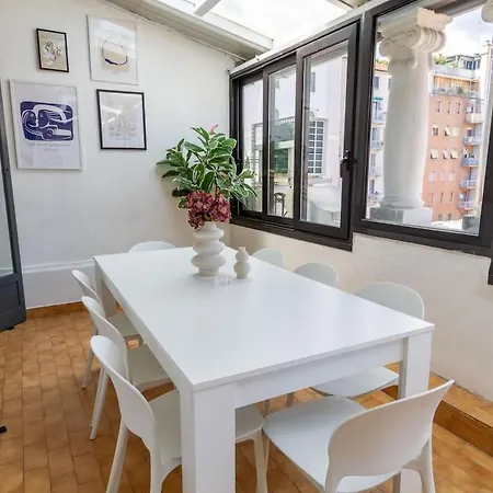 Shopping District -200 Mq - 8 People Милан