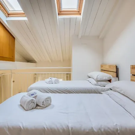 Sant Ambrogio-centre Of The Town-castle 1min-duomo4 Min * מילאנו