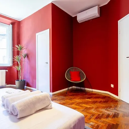 Shopping District -200 Mq - 8 People Милан