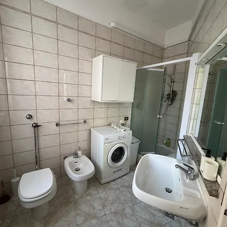 Entire Private 12 Minutes From Duomo Appartement