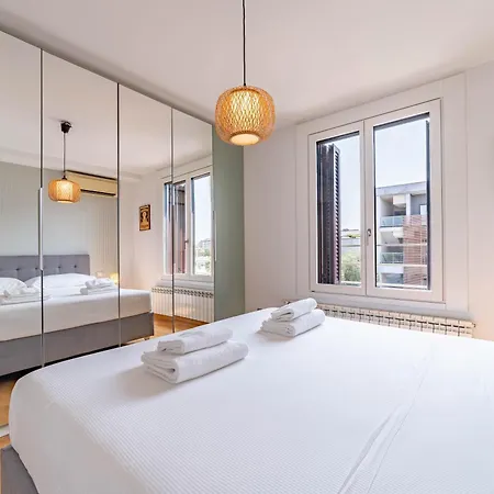 10' Navigli, Penthouse With Panoramic View 밀라노