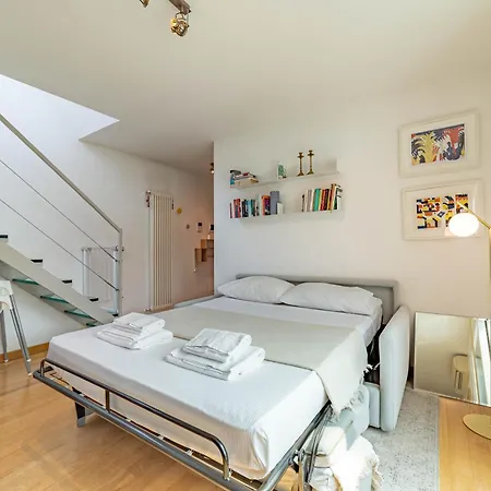 아파트 10' Navigli, Penthouse With Panoramic View *