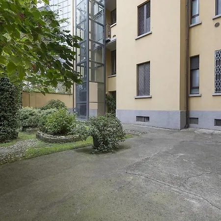 Lovely Corvetto ميلان