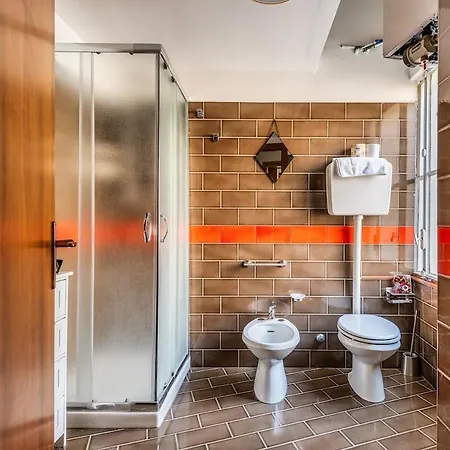 Sant Ambrogio-centre Of The Town-castle 1min-duomo4 Min * מילאנו