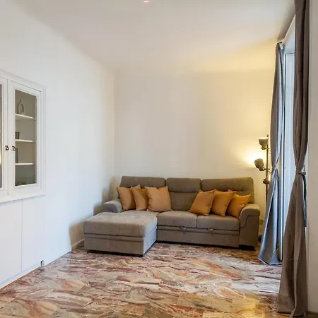 Shopping District -200 Mq - 8 People Апартаменты