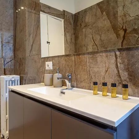 Shopping District -200 Mq - 8 People Appartamento