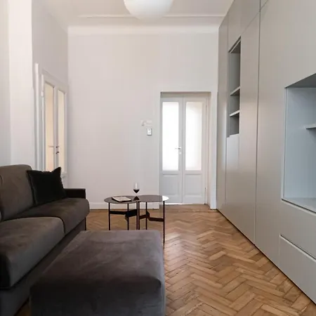 Italianway Comfort - Plinio 33 Appartement *