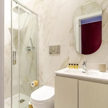 Shopping District -200 Mq - 8 People Milano