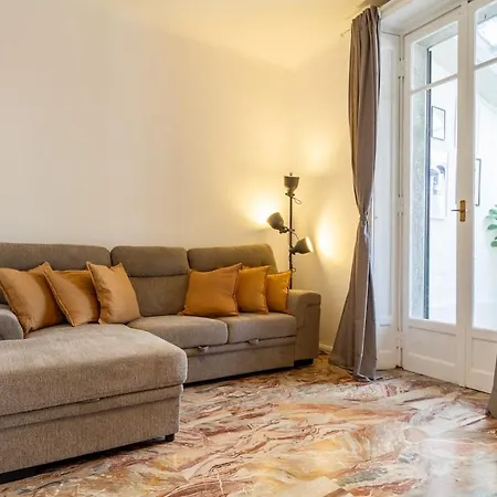 Shopping District -200 Mq - 8 People