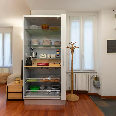 I-host - Ripa Navigli