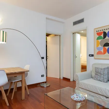 I-host - Ripa Navigli *