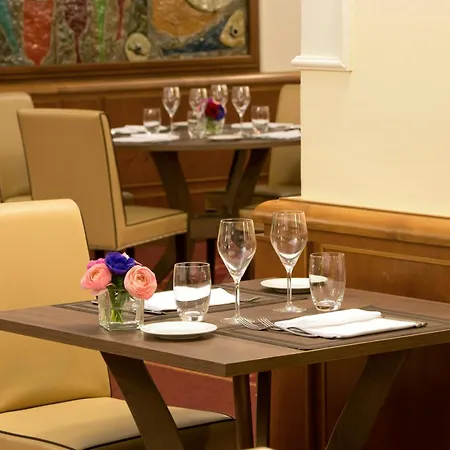 スターホテルズ ビジネス パレス 4*