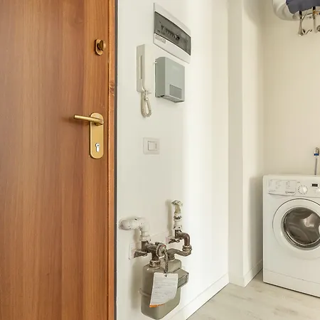 Alessia's Flat- M3 Corvetto Apartment Milan