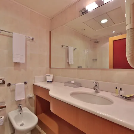 Szálloda Atahotel Quark