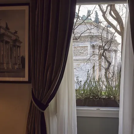 Living Konukevi Milano