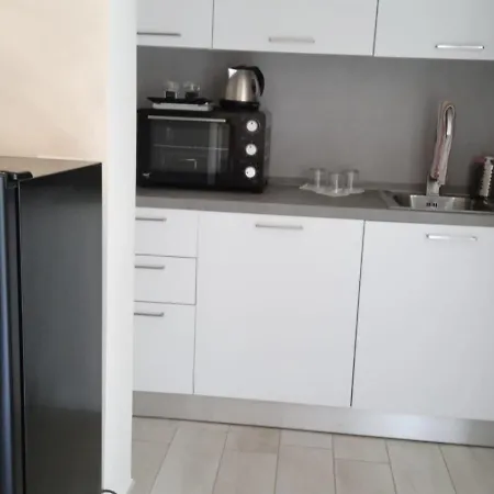 Lovely 2 With Small Garden Apartman